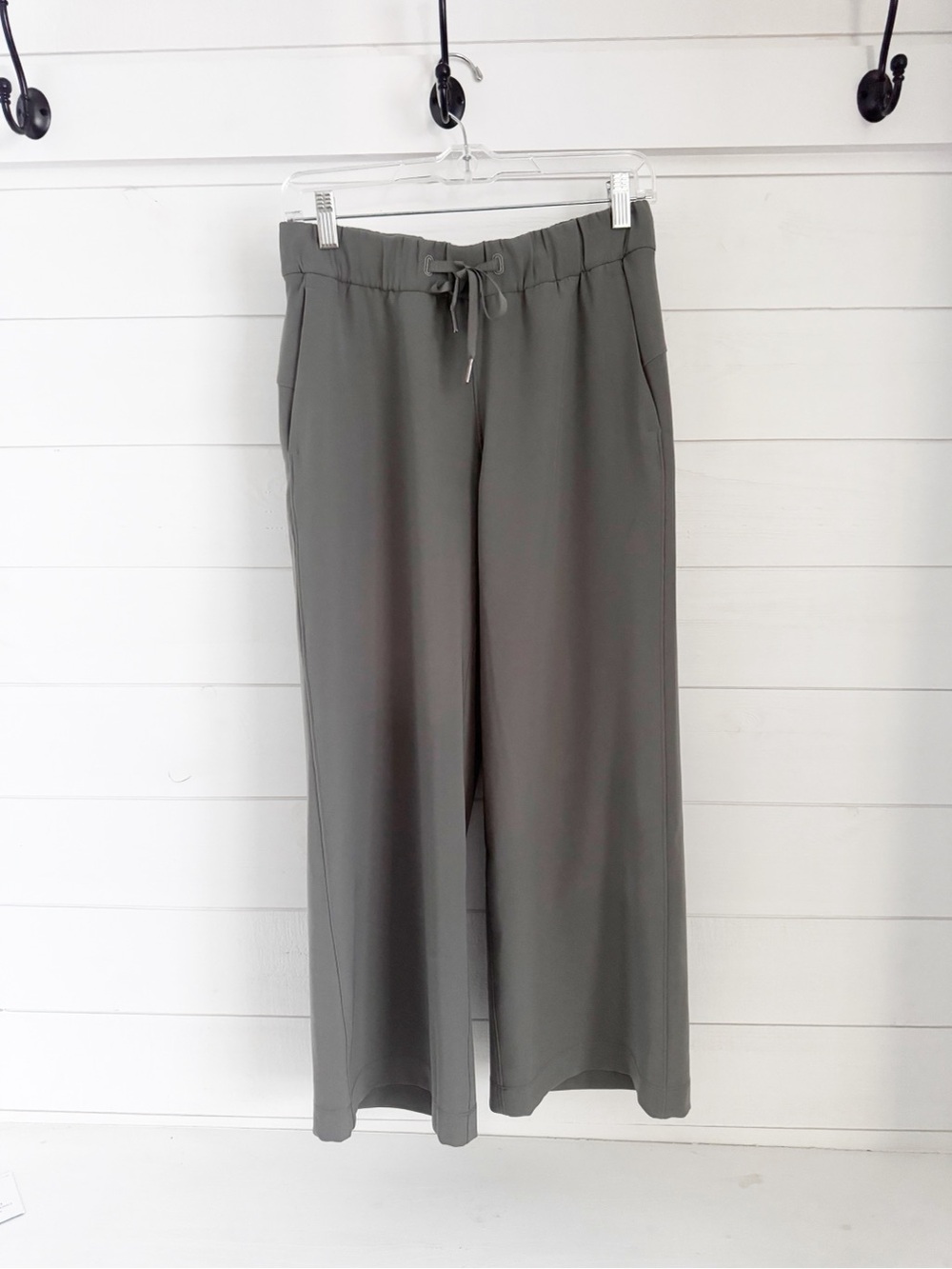 LuluLemon On The Fly wide leg crop pants size 4 - green